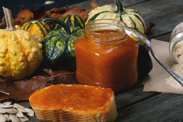 Pumpkin jam with orange 