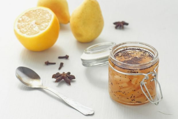 Pear jam with poppy seeds