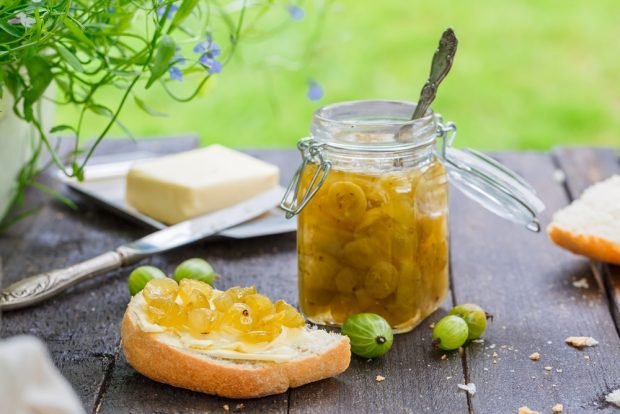 Gooseberry jam in the oven 