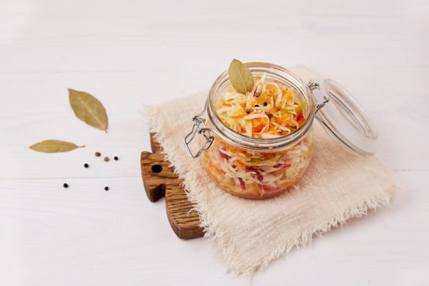 Peking cabbage salad for winter in cans