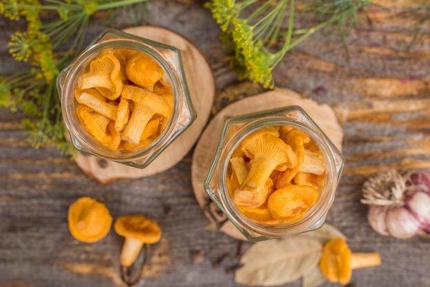 Canned chanterelles