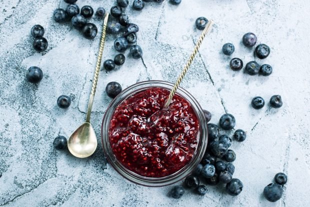 Blueberries with honey for the winter without cooking