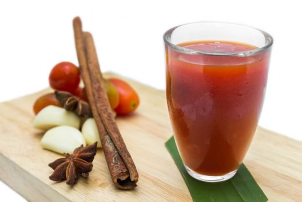 Tomato ketchup with cinnamon for winter 