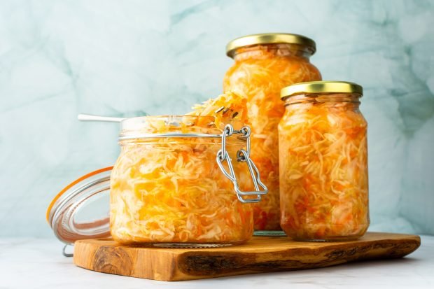 Pickled cabbage with vinegar 