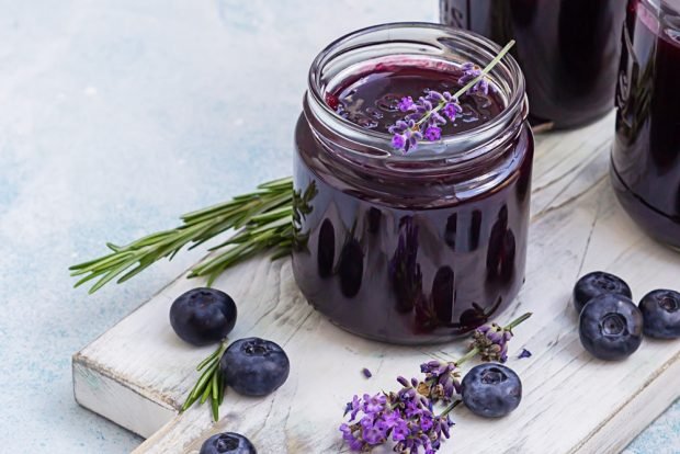 Blueberry jam with lavender and rosemary 