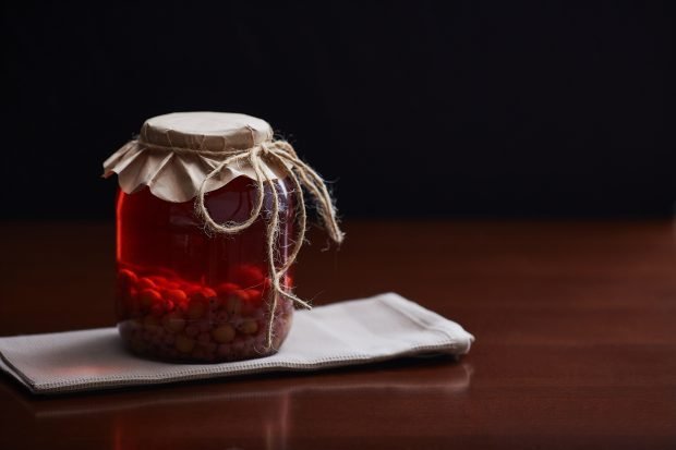 Gooseberry compote with cherry leaves for winter