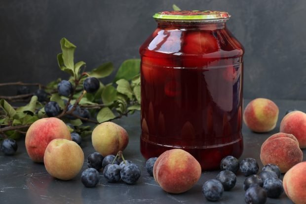 Canned fruit and berry compote