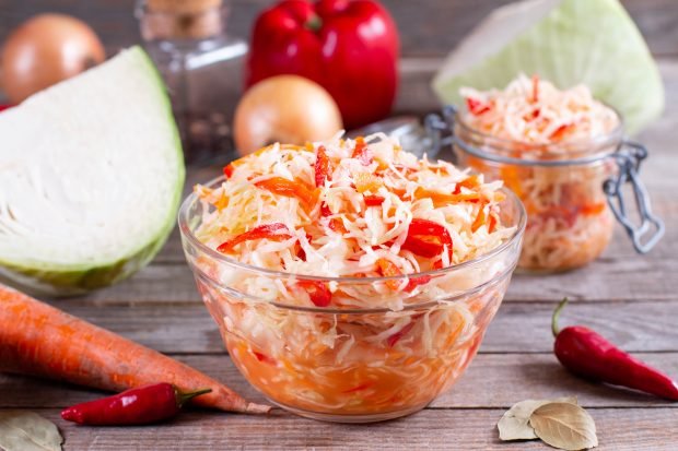 Pickled cabbage in jars for the winter without sterilization