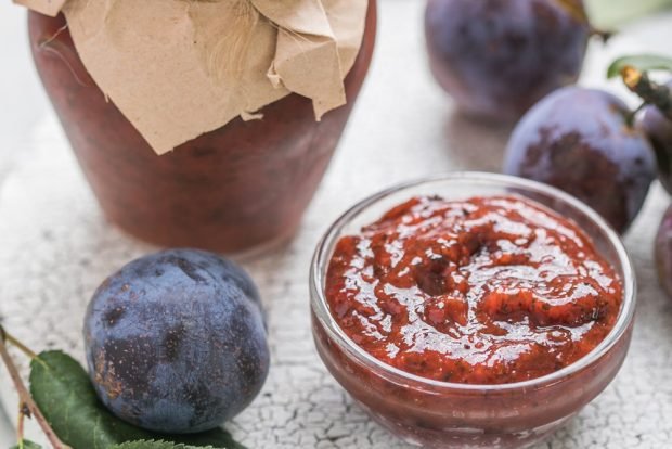 Sloe sauce for meat for winter 