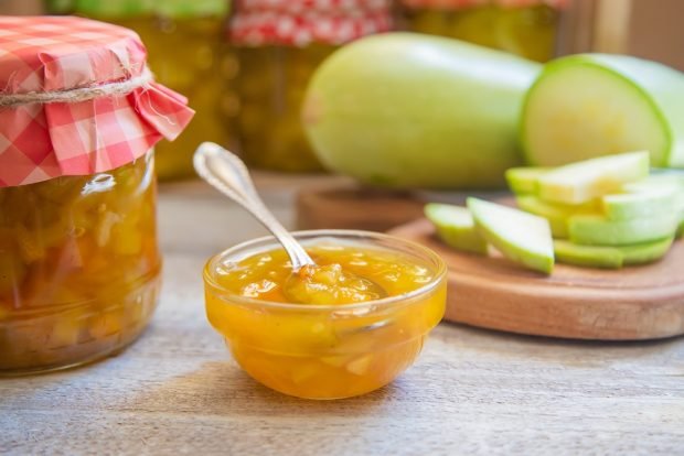 Zucchini jam with dried apricots