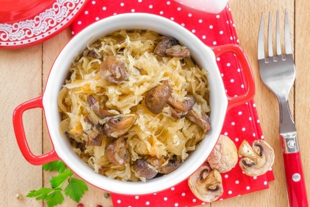 Sauerkraut with mushrooms for winter 