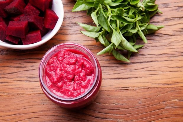Spicy beetroot caviar for winter through a meat grinder