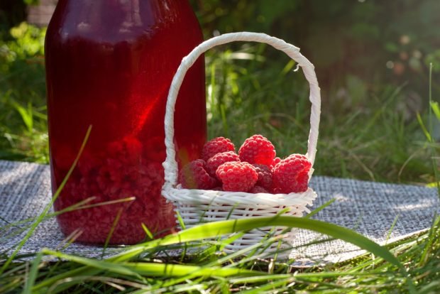 Raspberry compote in jars