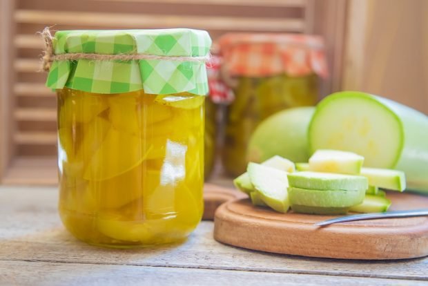 Compote of zucchini with pineapple flavor for winter 