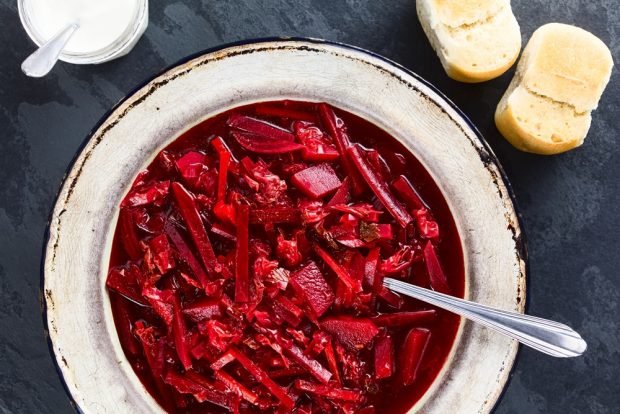 Borscht with red cabbage