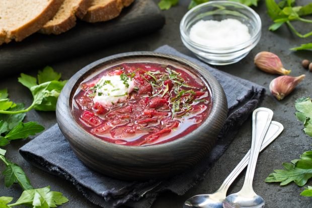 Thick borscht in a slow cooker 