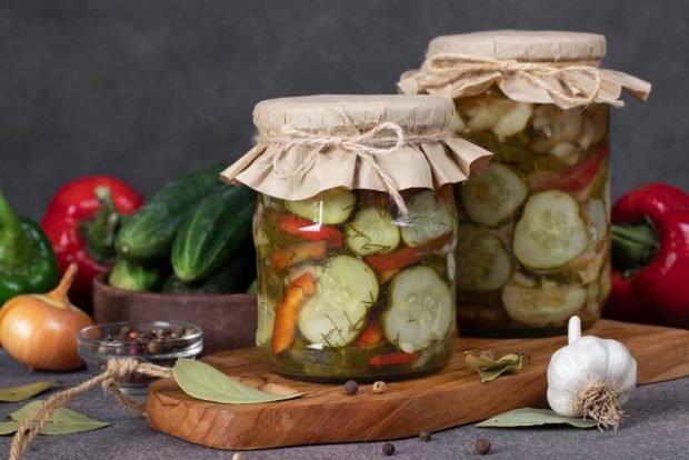 Cucumber and bell pepper salad for winter without sterilization