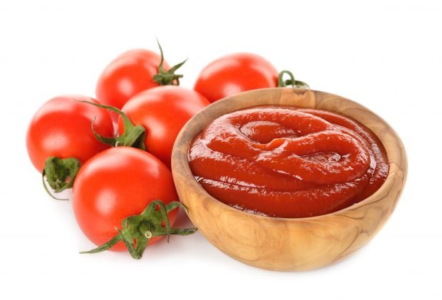 Tomato ketchup with starch for winter 