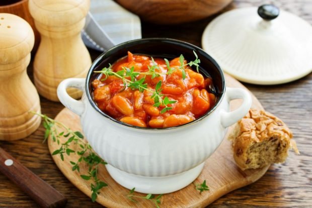 Greek salad with beans for winter