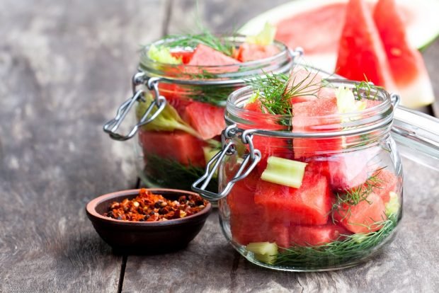 Watermelons with garlic for winter