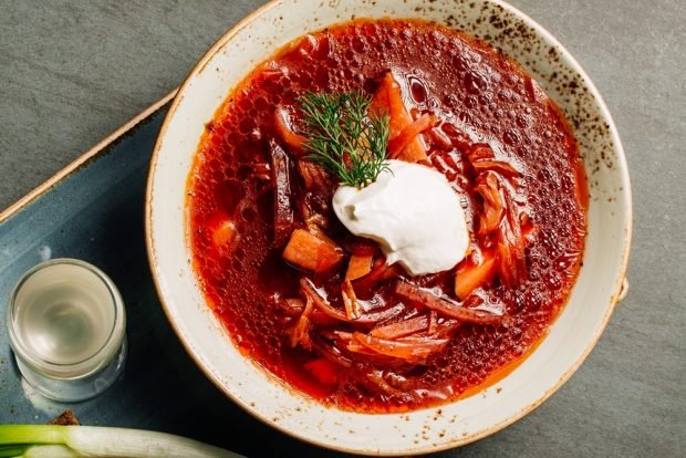 Rich borscht with lard