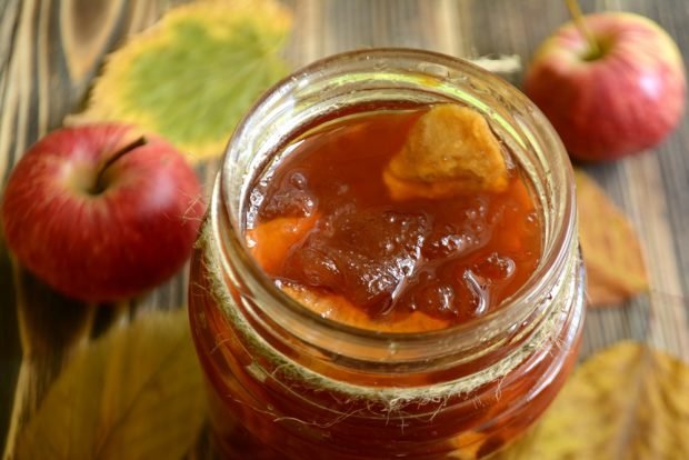 Apple jam with gelatin 