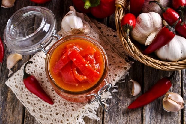 Bulgarian pepper lecho with tomatoes and beans for winter