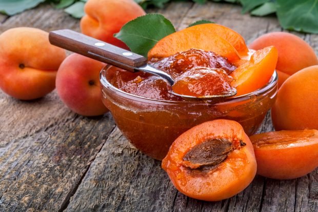 Thick apricot jam with pitted slices 