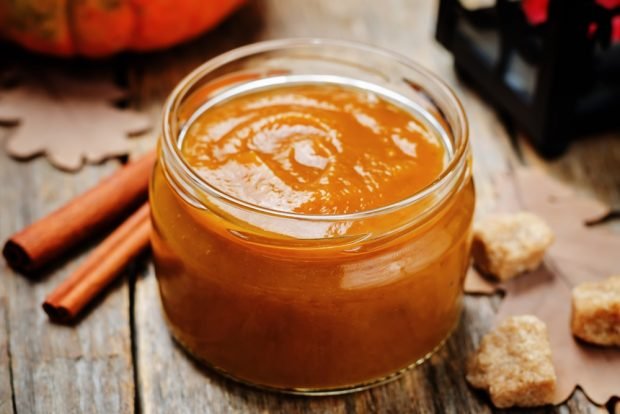 Pumpkin jam with dried apricots and orange 