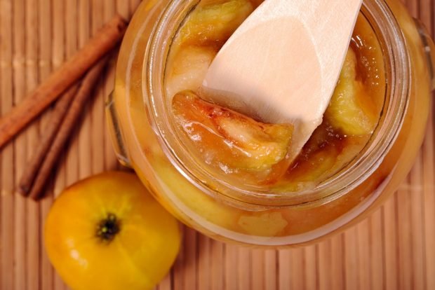 Amber apple jam slices with cinnamon – a simple and delicious recipe, how to cook step by step