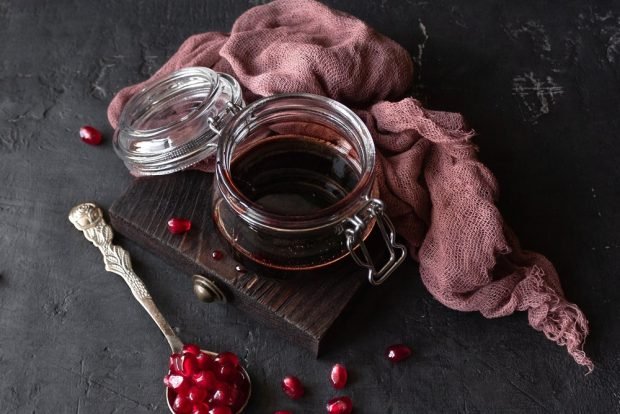 Pomegranate compote for winter 