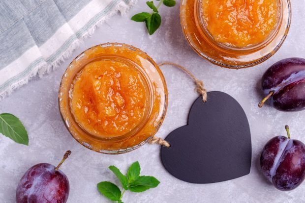 Yellow plum jam with orange 