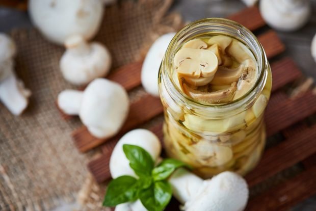 Pickled mushrooms with vinegar and garlic