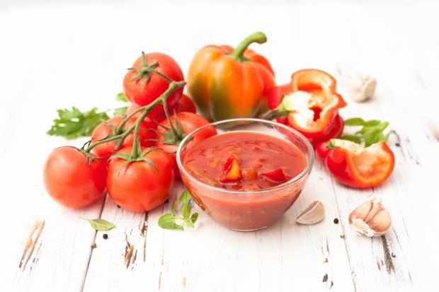 Bell pepper lecho with tomatoes and garlic 