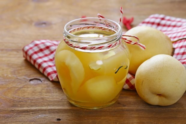 Pears in syrup for winter