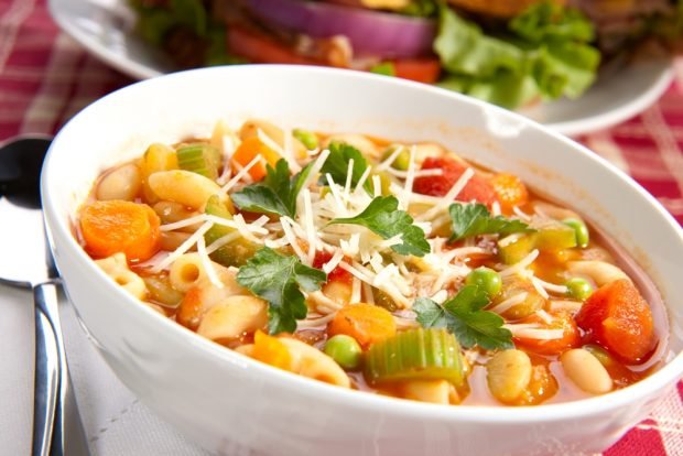 Thick minestrone soup 