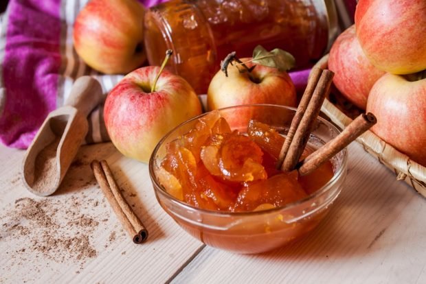 Apple jam with orange, lemon and cinnamon 