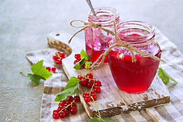 Red currant jam with pectin 