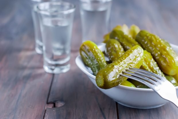 Pickled cucumbers with honey for winter