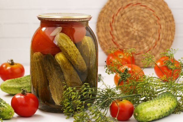 Cucumbers with tomatoes for winter