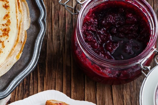 Chokeberry jam 