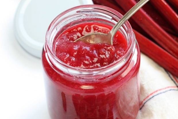 Rhubarb jam with lemon