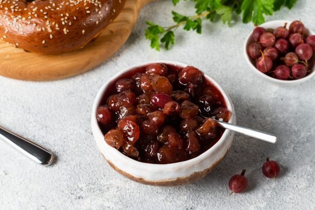 “ Royal”gooseberry jam with nuts