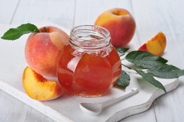 Thick peach jam with ginger 