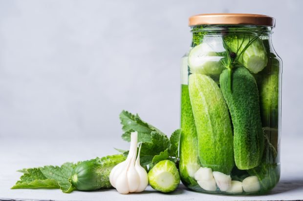 Crispy pickled cucumbers for winter