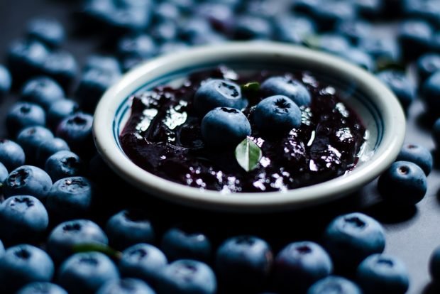 Blueberry jam with lemon 