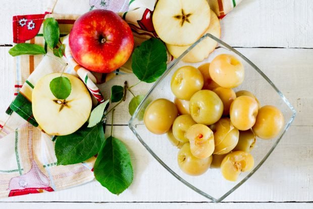 Soaked apples