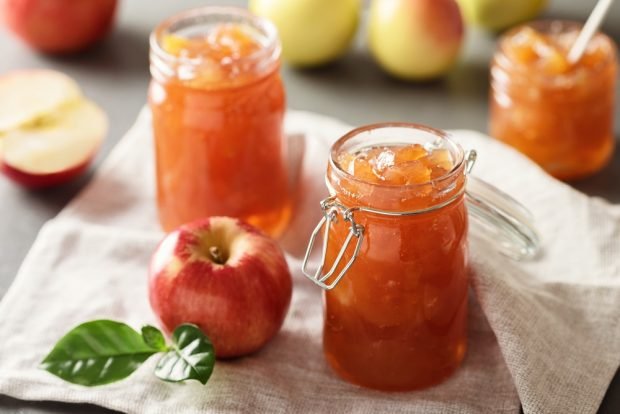 Apple jam in the oven