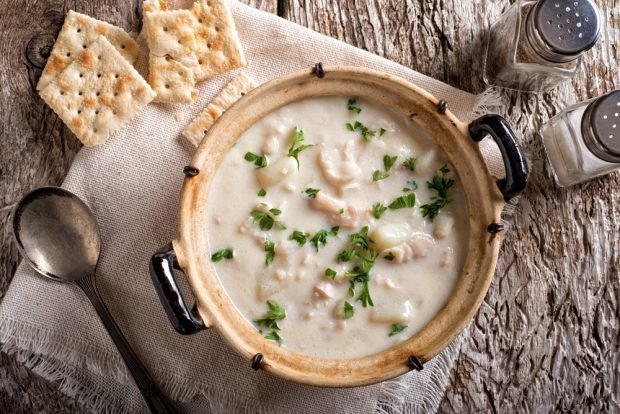 Fish soup with melted cheese