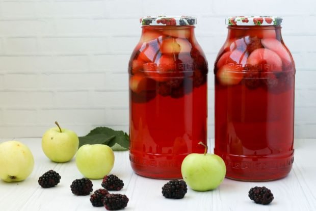 Compote of apples and blackberries for winter